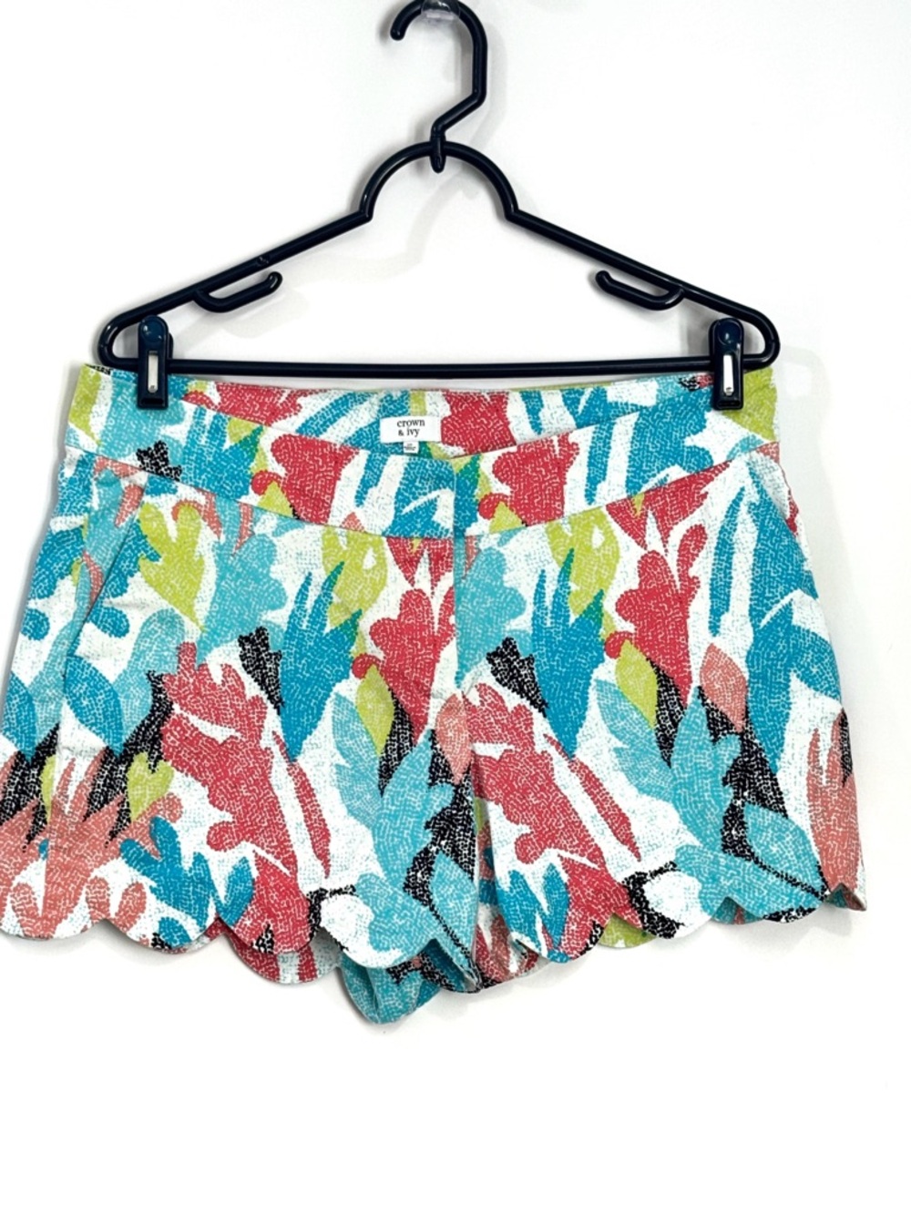 Crown & Ivy Shelby Shorts Womens Size 10 Scalloped Hem Multicolor Summer Floral